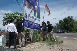 Video-Bawaslu lepas APK yang diikat di kayu dan tiang listrik