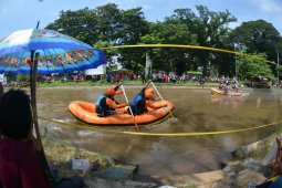 Lomba Dayung Perahu Karet
