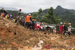 Pergi mengaji kakak beradik selamat dari longsor Sukabumi