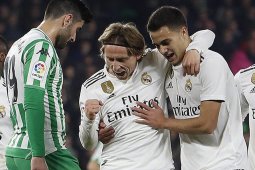 Tendangan bebas Ceballos menangkan Madrid atas Betis