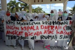 Demo ke kantor bupati, mahasiswa minta pemerintah daerah peduli kasus honorer