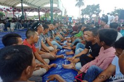 Persaudaraan Sibak Krueng Woyla sediakan ribuan bungkus hidangan khas Aceh