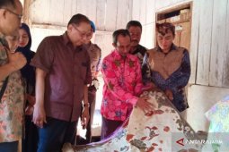 Menteri Koperasi Kunjungi Sentra Batik Tulis Pamekasan