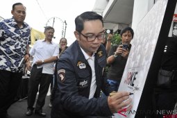 Ridwan Kamil Melepas Penat Dengan Berburu Foto