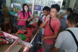 Polsek Jebus tertibkan penjual arak