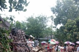 Angin Kencang Robohkan Rumah Warga Pamekasan