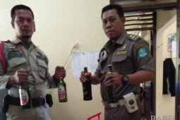 Satpol PP Bangka sita "minol" dari toko penyuplai ke pedagang