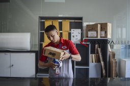 Ketika "si shopaholic" terbantu inovasi jasa logistik