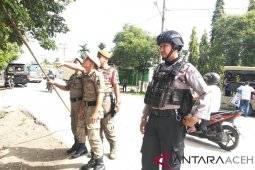 Satpol PP Aceh Utara tertibkan APK langgar aturan