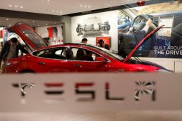 Tesla desak pembebasan tarif "otak" komputer mobil China