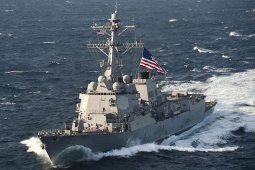 Dua kapal perang AS berlayar di  Laut China Selatan