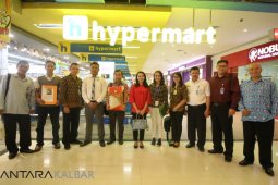 Bupati ajak pengusaha makanan gunakan beras lokal Landak