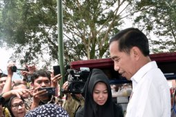 Senangnya Ibu Dedeh Bisa Ketemu Dan Bersalaman Dengan Jokowi