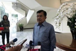 JK: Lihatlah telinga Jokowi, tidak ada 'earpiece'