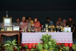 Berbagai Penghargaan Kota Surabaya Selama 2018 Ditampilkan di Taman Surya