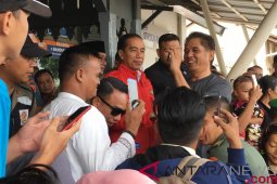 Presiden Singgah di Stasiun Rancaekek Untuk Sapa Warga