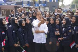 Jokowi "ngopi" bareng dengan anak muda Tulungagung