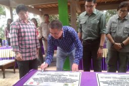 SKK Migas-PetroChina serahkan fasilitas belajar untuk anak SAD Jambi