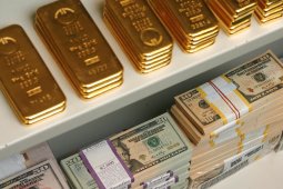 Emas turun ke level terendah karena ekuitas AS naik