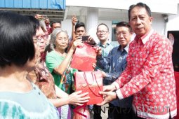 Paket Imlek untuk warga kurang mampu Pematangsiantar