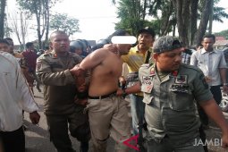 Penjambret "linglung" babak belur dihajar massa dekat Tugu Keris