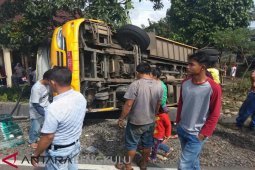Bus pengangkut lansia terbalik di jalan lintas Curup-Lubuklinggau