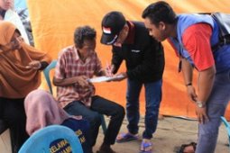 Mahasiswa KKN UMM Rehabilitasi Fasilitas Umum di Palu
