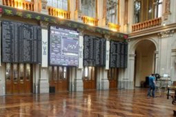 Saham Spanyol balik menguat