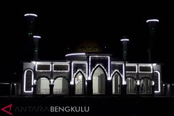 Sekda Mukomuko ajak masyarakat makmurkan Masjid Agung