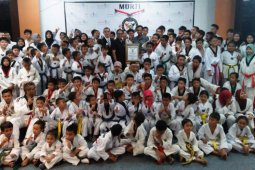 Kreatif dan Berprestasi, MURTI Anugerahi Dojang "M4STER KICK" Penghargaan