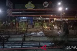 Lagi Pemkot Medan bongkar sejumlah papan reklame ilegal