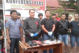 Tersangka pembunuh satu keluarga dijerat pasal berlapis