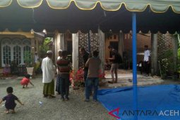 Saat dikafani, Rasyidin belum meninggal