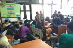 Puluhan siswa SMA Pontianak terjaring razia saat nongkrong di warkop