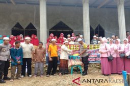 Warga Desa Tilahan serbu pengobatan gratis