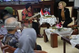 Risma Siap Bantu Telusuri Jejak Bangsa Armenia dan Rusia di Surabaya