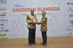 Wali Kota Tebing Tinggi terima penghargaan dari SIWO PWI