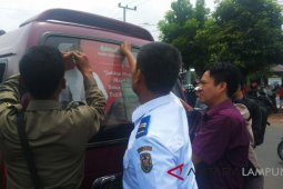 Bahaya mengancam jika nekat pasang APK di kaca mobil