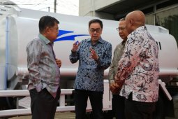 Astra bantu 10 truk tanki air untuk armada PMI