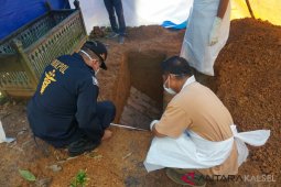 Korban terlebih dahulu meninggal sebelum ditemukan di sungai