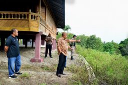Keluarga Habibie Hibahkan Tanah Untuk TPU