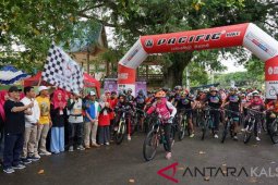Video - Para goweser cantik Kandangan gelar Gobar