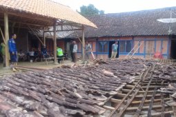 Tiga Warga Bojonegoro Terluka Tertimpa Rumah Roboh