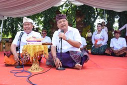Rai Mantra lakukan "Ngewacen Sloka" sambut Bulan Bahasa Bali Kota Denpasar