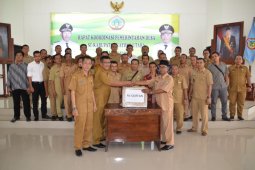 Bupati siap naikkan gaji kades tahun ini