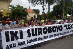 Pegiat Seni Jalanan di Surabaya Demo RUU Permusikan