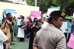 Demo warga di PN Tebing Tinggi terkait kasus bandar narkoba