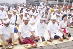 Pemkab Bangli lakukan "Ngaturang Bakti Penganyar" di Pura SAD Khayangan Lempuyang Luhur