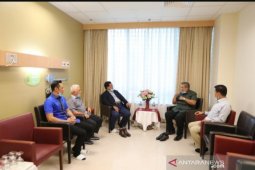 Prabowo Subianto jenguk Ani Yudhoyono di Singapura