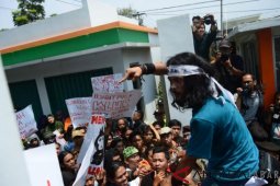 Ratusan demonstran tuntut perubahan status Kamojang-Papandayan dibatalkan